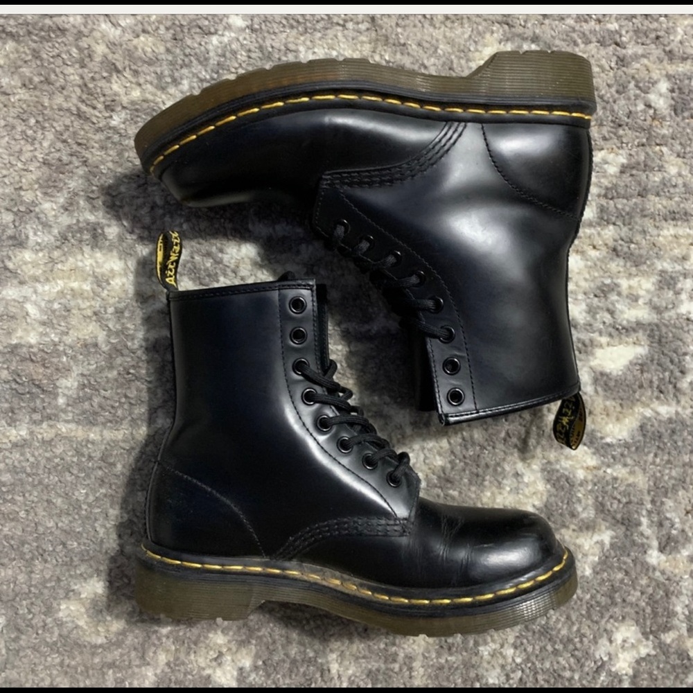 Dr Marten 1460 smooth leather lace up boot